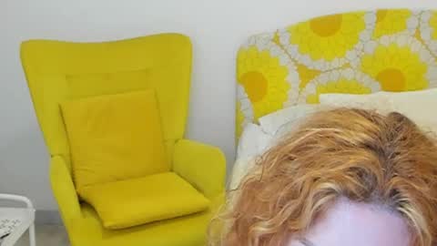 Snapshot of britishmilfpenelope chatting on 05.20.26 Penelope online show from 05.20.26