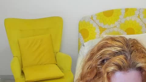 Snapshot of britishmilfpenelope chatting on 05.21.26 Penelope online show from 05.21.26
