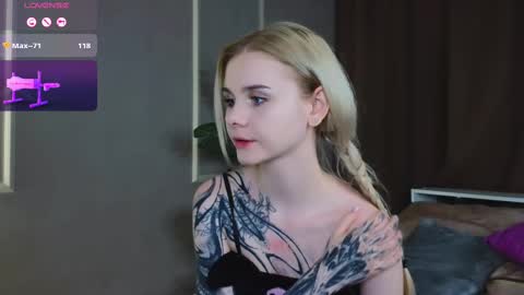 Snapshot of britney_lynch chatting on 02.27.25 Britney online show from 02.27.25