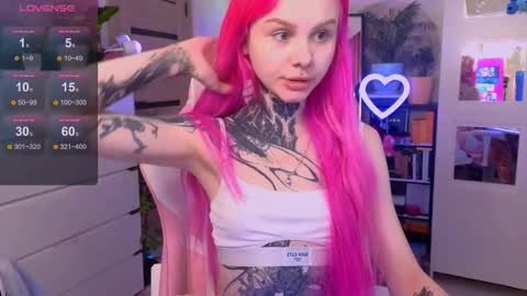 Snapshot of britney_lynch chatting on 10.08.25 Britney online show from 10.08.25