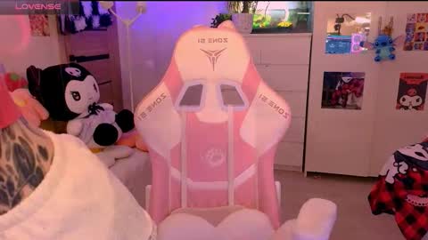 Snapshot of britney_lynch chatting on 10.24.25 Britney online show from 10.24.25