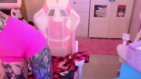 Snapshot of britney_lynch chatting on 10.28.25 Britney online show from 10.28.25