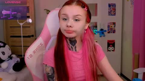 Snapshot of britney_lynch chatting on 11.10.25 Britney online show from 11.10.25