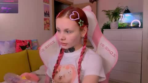 Snapshot of britney_lynch chatting on 11.13.25 Britney online show from 11.13.25