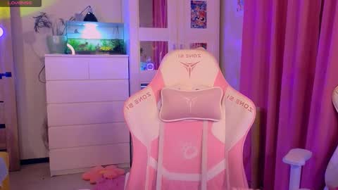 Snapshot of britney_lynch chatting on 11.28.25 Britney online show from 11.28.25