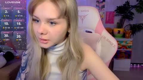 Snapshot of britney_lynch chatting on 12.14.25 Britney online show from 12.14.25