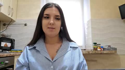 Snapshot of brittnisamsel chatting on 12.20.25 Mila online show from 12.20.25