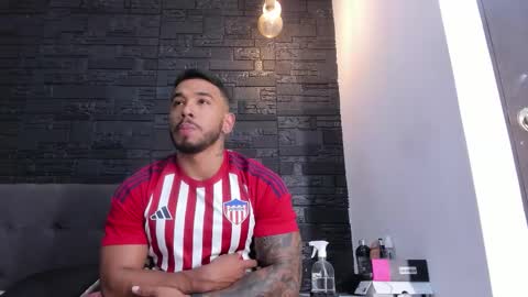 Snapshot of brock_hurn chatting on 11.23.25 brock_hurn online show from 11.23.25