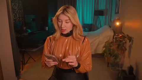 Snapshot of bronnica chatting on 12.16.25 Anna online show from 12.16.25