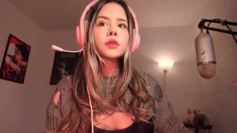 Nat  Independent model  Please help me to reach 200 thumbs up online show from 01.10.26