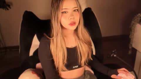 Nat  Independent model  Please help me to reach 200 thumbs up online show from 03.04.26