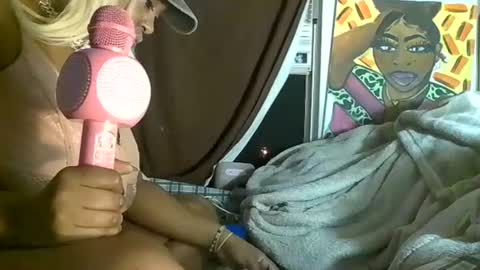 Snapshot of brooklyninfinity chatting on 11.18.25 brooklyninfinity online show from 11.18.25