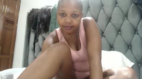 Snapshot of brownebonyagain chatting on 09.11.25 bella online show from 09.11.25