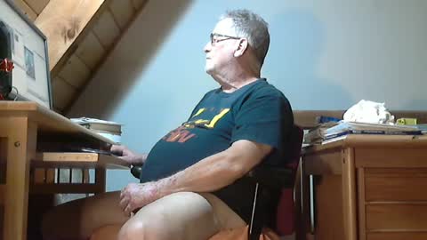 Snapshot of brubar chatting on 07.23.26 brubar online show from 07.23.26