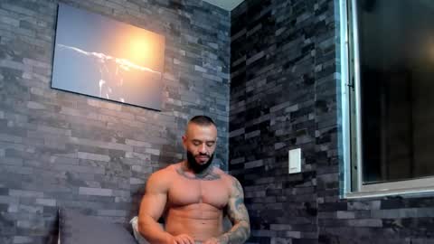 Snapshot of brucedallas chatting on 10.12.25 brucedallas online show from 10.12.25