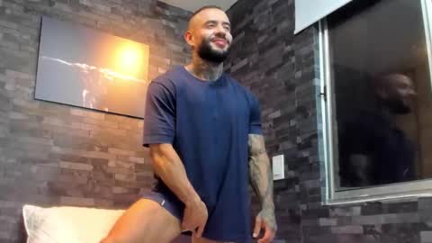 Snapshot of brucedallas chatting on 10.30.25 brucedallas online show from 10.30.25