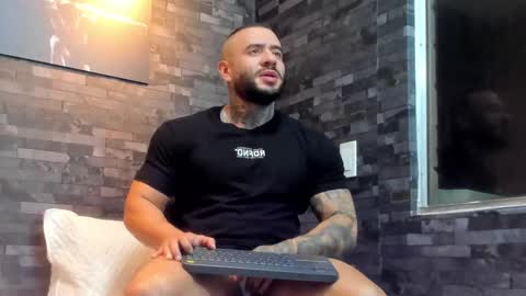 Snapshot of brucedallas chatting on 01.11.26 brucedallas online show from 01.11.26