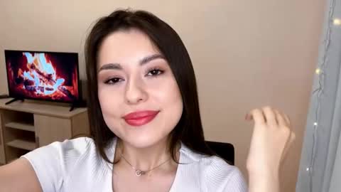 Snapshot of brunalamarra chatting on 10.14.25 Lina online show from 10.14.25