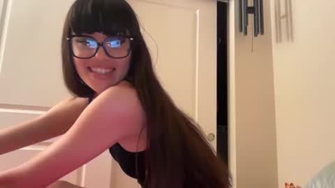Snapshot of brunettefantasy4848 chatting on 04.10.26 brunettefantasy4848 online show from 04.10.26
