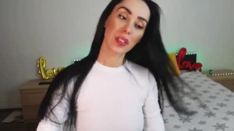 Snapshot of brunettgirl_ chatting on 02.14.25 Ellis online show from 02.14.25