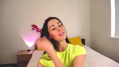 Snapshot of brunettgirl_ chatting on 11.04.25 Ellis online show from 11.04.25