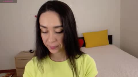 Snapshot of brunettgirl_ chatting on 12.04.25 Ellis online show from 12.04.25