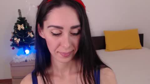 Snapshot of brunettgirl_ chatting on 12.15.25 Ellis online show from 12.15.25