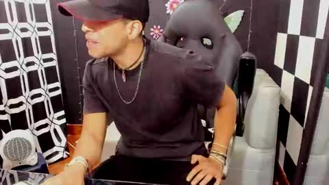 Snapshot of brunocuttie94 chatting on 02.15.25 Join my fan club here 150 tokens a month online show from 02.15.25