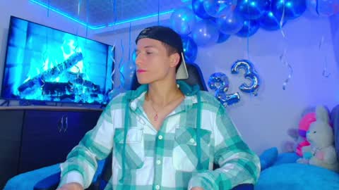 Snapshot of bryam_hot chatting on 01.11.25 BRYAM INDEPENDENT MODEL online show from 01.11.25