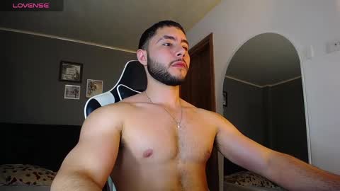 Snapshot of bryan_oficials chatting on 12.08.24 bryan_oficials online show from 12.08.24