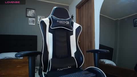 Snapshot of bryan_oficials chatting on 12.24.24 bryan_oficials online show from 12.24.24