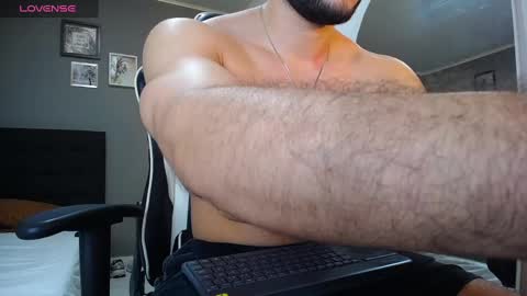 Snapshot of bryan_oficials chatting on 01.04.25 bryan_oficials online show from 01.04.25