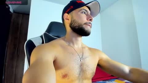 Snapshot of bryan_oficials chatting on 10.05.25 bryan_oficials online show from 10.05.25