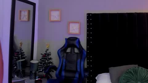 Snapshot of bryan_robayo5 chatting on 12.16.25 Bryan online show from 12.16.25