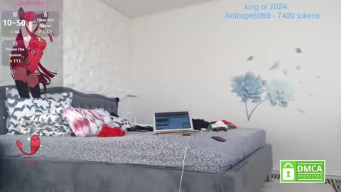 Snapshot of bubblebuttveronica chatting on 12.23.24 Nylon queen  genuine model who bring pantyhose on chaturbate for first time   the others just copy my room for money  online show from 12.23.24