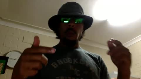 Snapshot of bulaboy27 chatting on 01.04.25 meaty man online show from 01.04.25