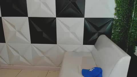 Snapshot of bull_cam chatting on 10.04.25 bull_cam online show from 10.04.25