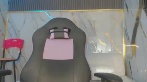 Snapshot of bull_cam chatting on 10.22.25 bull_cam online show from 10.22.25