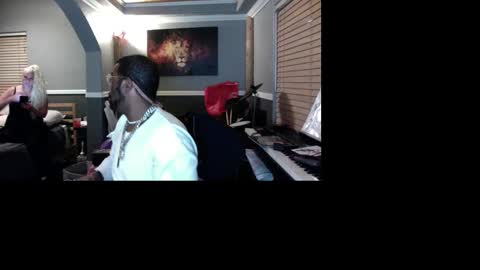 Bungalow Entertainment online show from 11.27.25