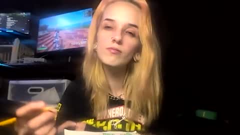 Snapshot of bunniandcryme chatting on 04.09.26 bunniandcryme online show from 04.09.26
