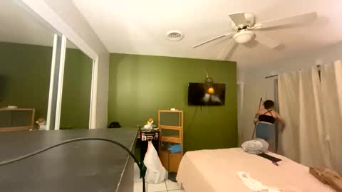 bunnibaby333 online show from 04.21.26