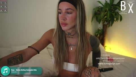 Snapshot of bunnyonyx chatting on 01.23.25 Stephanie   Next stream TUESDAY   6pm  PDT online show from 01.23.25