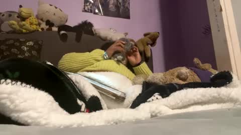 Snapshot of bunnyslittlecum chatting on 12.30.24 Bunnygirl Onyx online show from 12.30.24