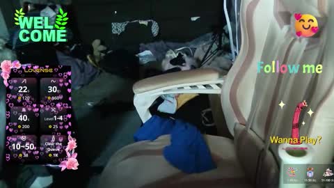 Snapshot of bunnyslittlecum chatting on 10.21.25 Bunnygirl Onyx online show from 10.21.25