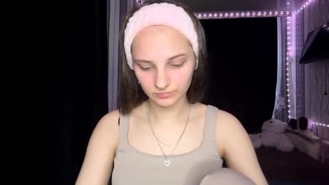 Snapshot of bunnytrussel chatting on 05.04.26 Bella online show from 05.04.26