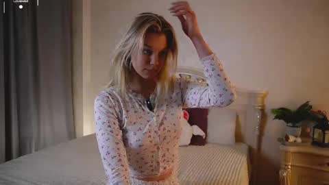 Snapshot of burnletitallburn chatting on 09.09.25 Jessica online show from 09.09.25