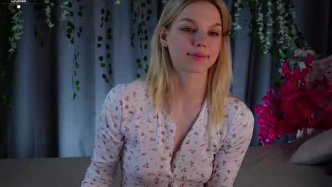 Snapshot of burnletitallburn chatting on 10.11.25 Jessica online show from 10.11.25