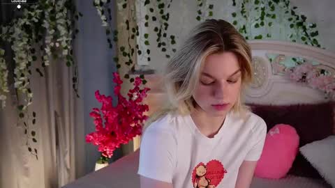 Snapshot of burnletitallburn chatting on 10.20.25 Jessica online show from 10.20.25