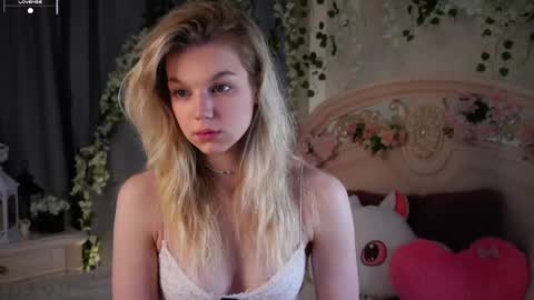 Snapshot of burnletitallburn chatting on 11.03.25 Jessica online show from 11.03.25