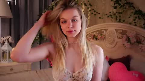 Snapshot of burnletitallburn chatting on 11.11.25 Jessica online show from 11.11.25